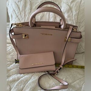 🌸Michael Kors pink purse and wallet 🌸